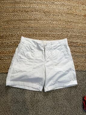 3 for $9 Per se white cotton blend shorts 6 EUC 2882